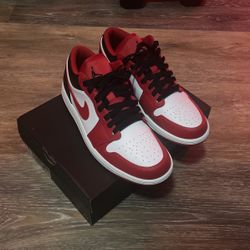Air Jordan 1 Low (size 10)