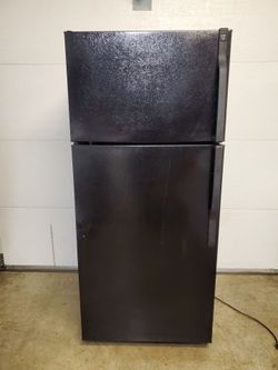 GE refrigerator (Delivery Available)
