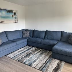 Like New Sectional Couch With Chaise