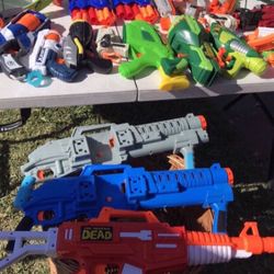 Bonche Grande De Nerf Guns And Assorted