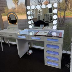 Luxury Glass Top Make Up Vanity W Bluetooth 