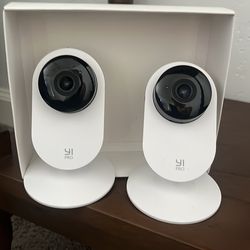 2 security cameras  brand new