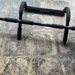 Golds Gym pull a bar