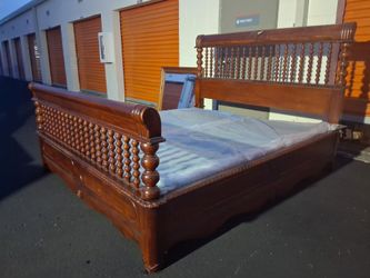 Kng Sz Bd Frm With Base Good Condition
