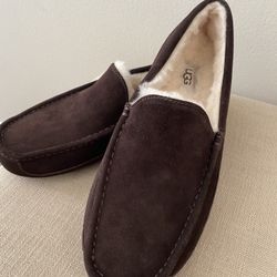 Ugg’s Mens Size 10 Brand New 