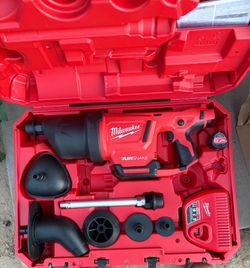 Milwaukee M12 AIRSNAKE