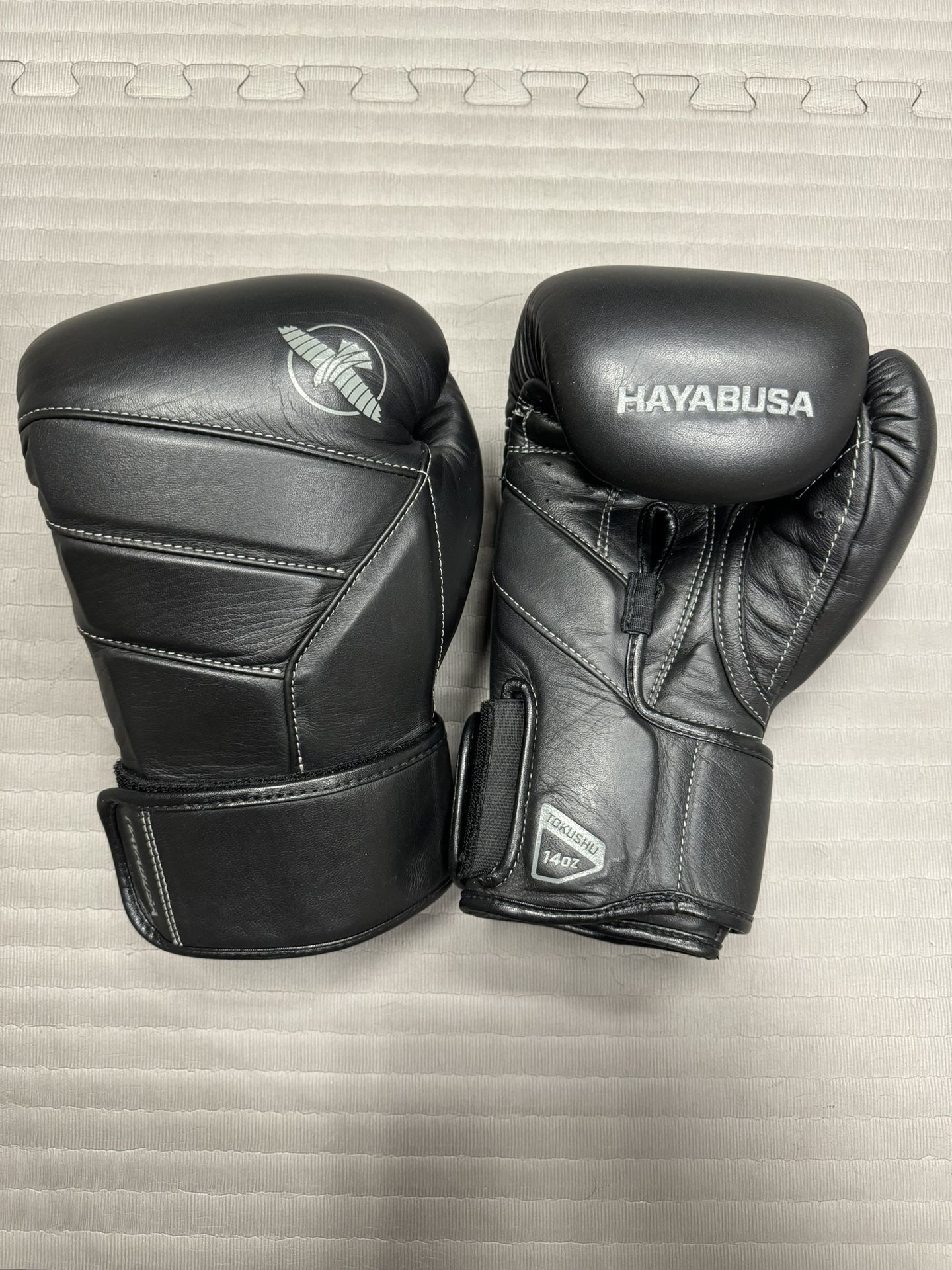 Hayabusa T3 Kanpeki Boxing Gloves 14 Oz