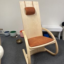 Mono Chord Singing Chair