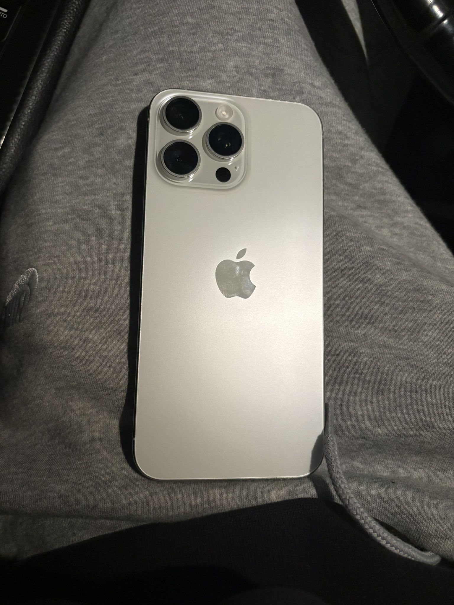 iPhone 15 Pro Max - 256gb - 83% Battery Health 