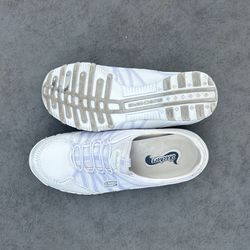 White Women’s Sketchers