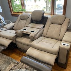 Next-Gen Sand Durapella Power Reclining Sofa

Ashley Furniture

