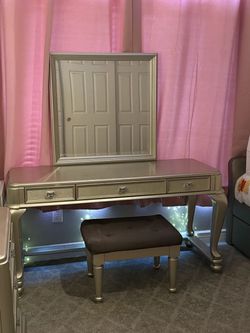Ashley Furniture Coralayne - Silver Vanity Mirror