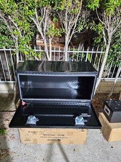 NEW EACH FOR SALE UNDER BODY TOOL BOX TRUCKS 36,18,17" ALUMINUM DIAMOND DOUBLE LOCK INCLUDING KEY FOR ANY QUESTION TEXT ME PLEASE HABLO ESPAÑOL