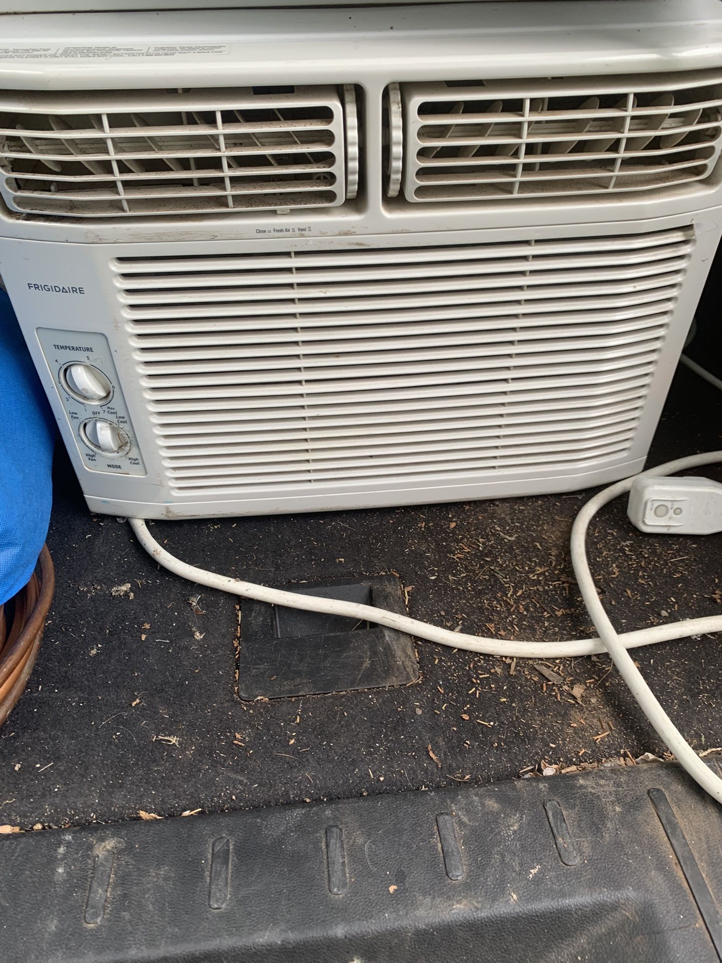 Frigidaire 12,000 BTU A/C