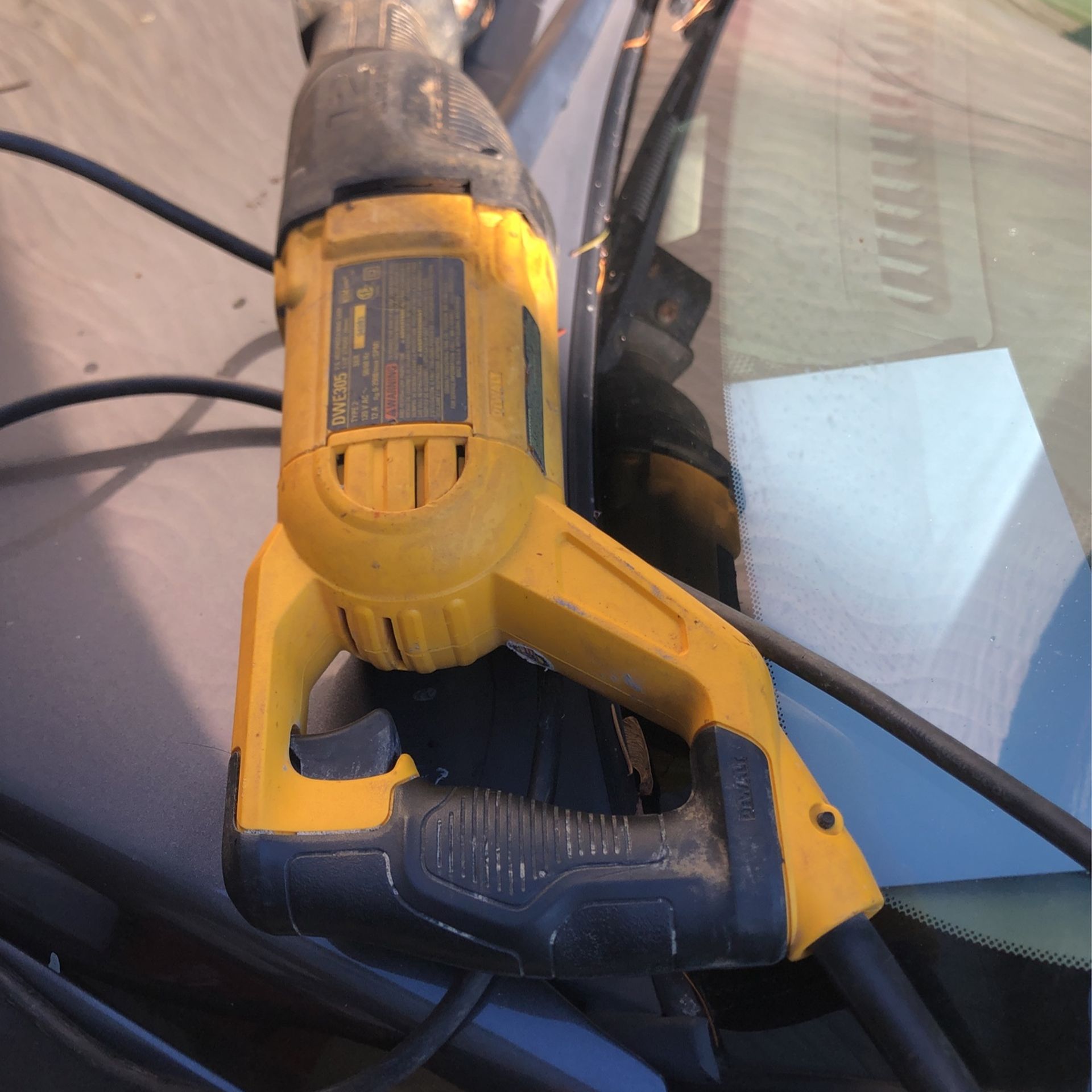 DEWALT DWE305 VS RECIPROCATING SAW 1-1/8 STROKE