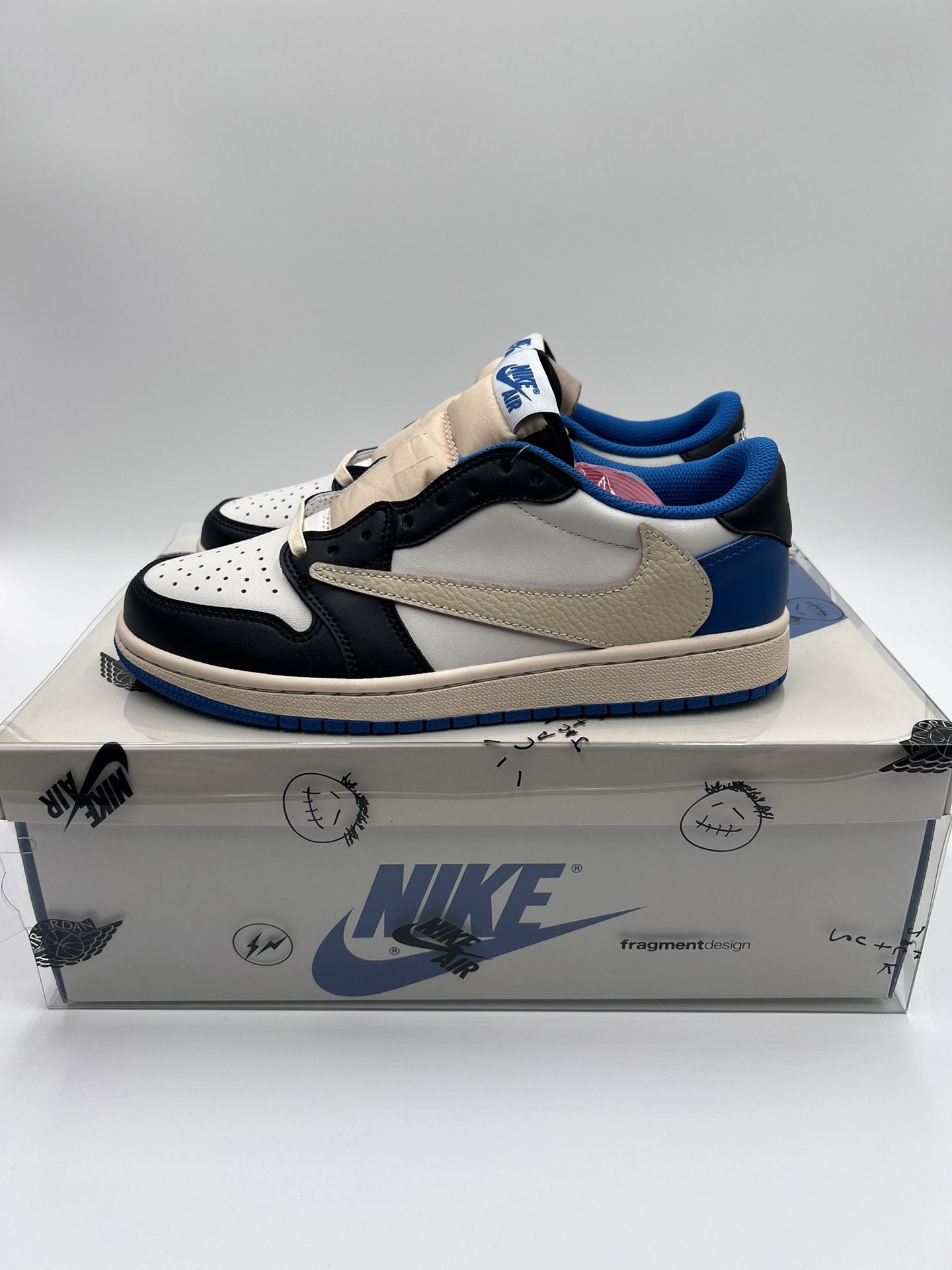 Travis Scott. Fragment Jordan 1 Low