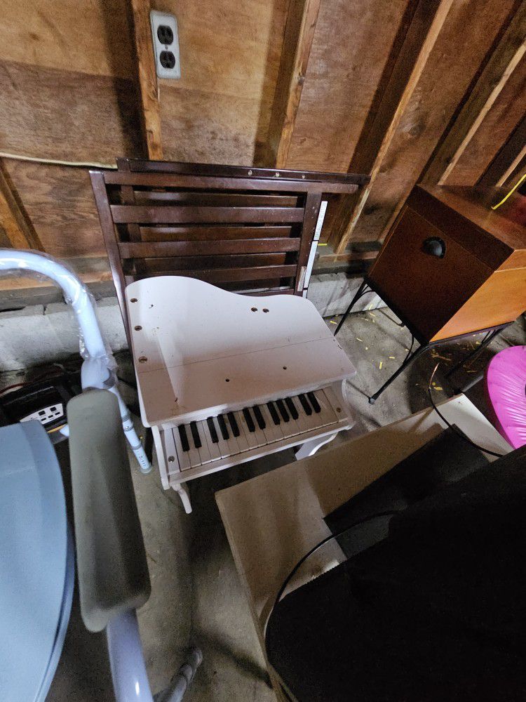 Piano  With Seat 