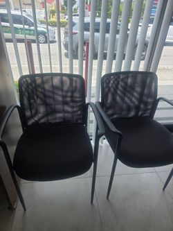 2 sillas $40