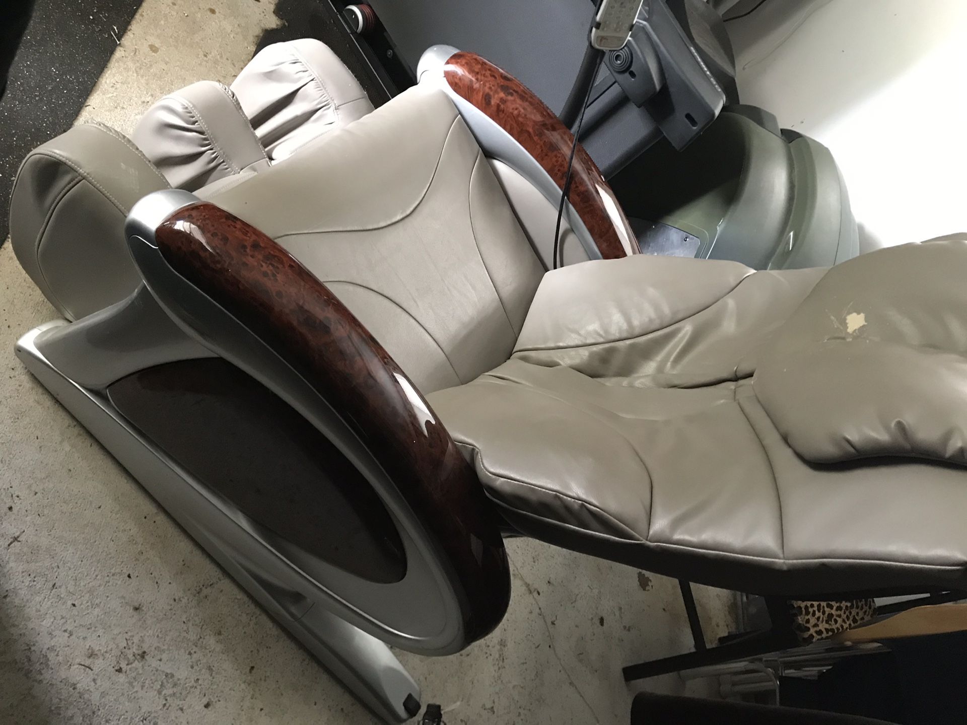 King Kong massage Chair for Sale in Snohomish, WA OfferUp