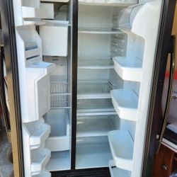 Refrigerator  Mira Mesa