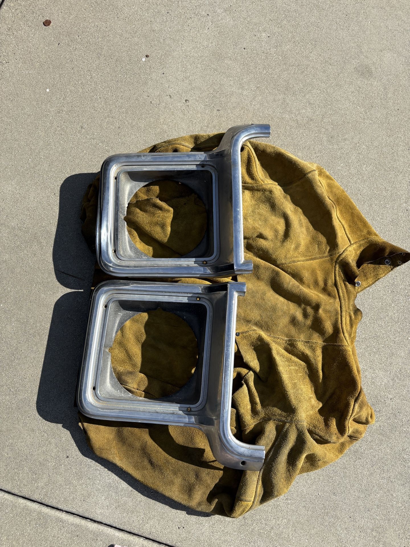 Square body Light Bezel