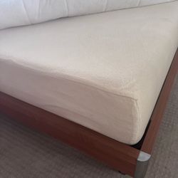 Mattress queen, size 10 inch