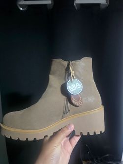 MIA 1976 boots