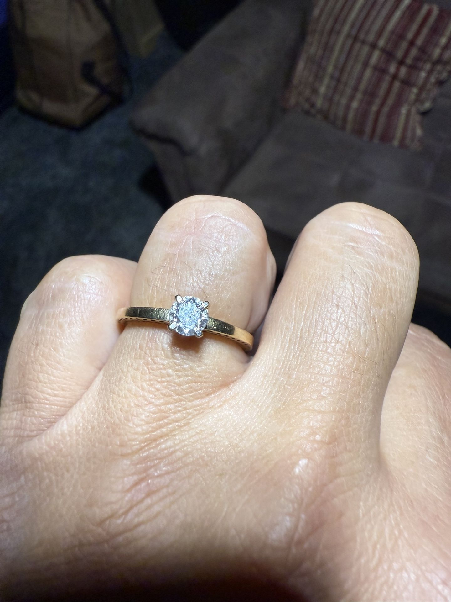 Natural Stone VV2 Diamond engagement ring