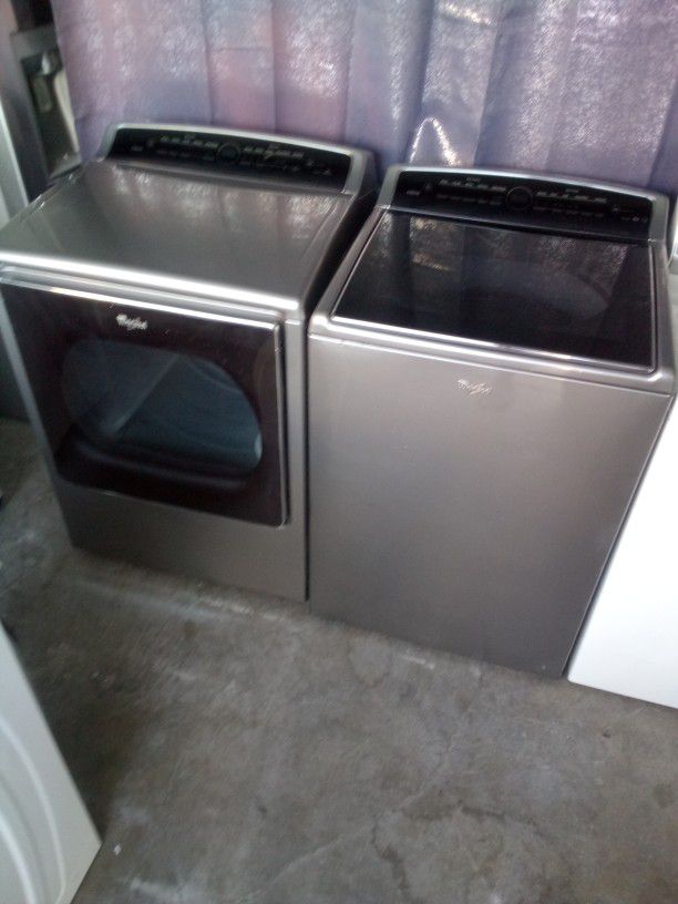 Whirlpool Extra Large Washer And Electric Dryer