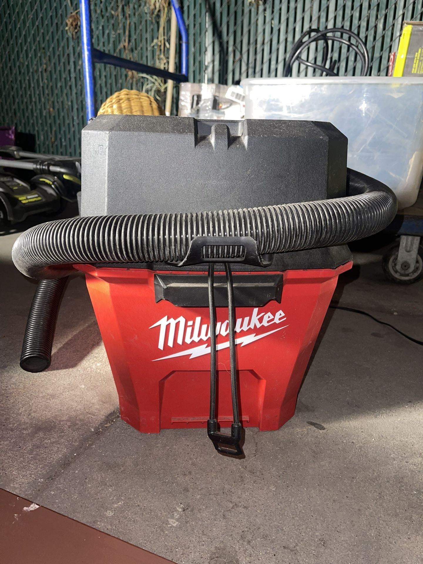 Milwaukee 6 Gal. Wet/Dry Vacuum (Tool Only)