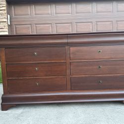 Durham Furniture Solid Cherry Contemporary Traditional Style 6-drawer Dresser with 2 hidden velvet-lined compartments and Mirror