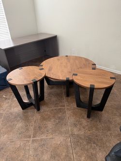 Round coffee table end table set