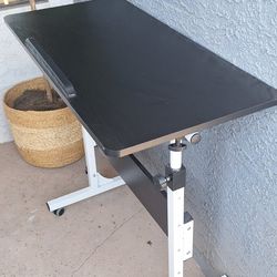 Desk With Wheel