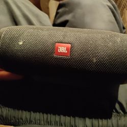 JBL charge 3 Bluetooth Speaker 