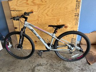 GT Laguna Women’s Mountain Bike – Disc Brakes – Great Condition