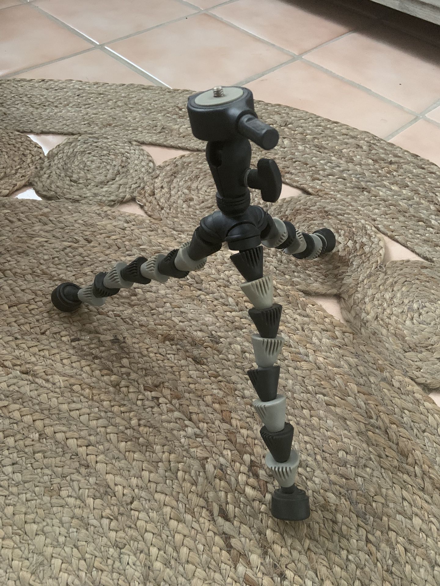 Targus TG-GT6010 Portable Mini Tripod for Small Camera, Black