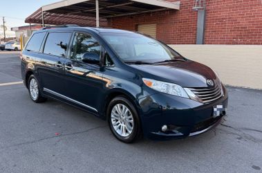2012 Toyota Sienna XLE