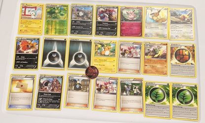 Pokémon Mix Lot of 21