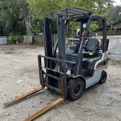 Used Japanese Imported 2011 Nissan 1.5 Ton/3300 LBS Forklift Truck