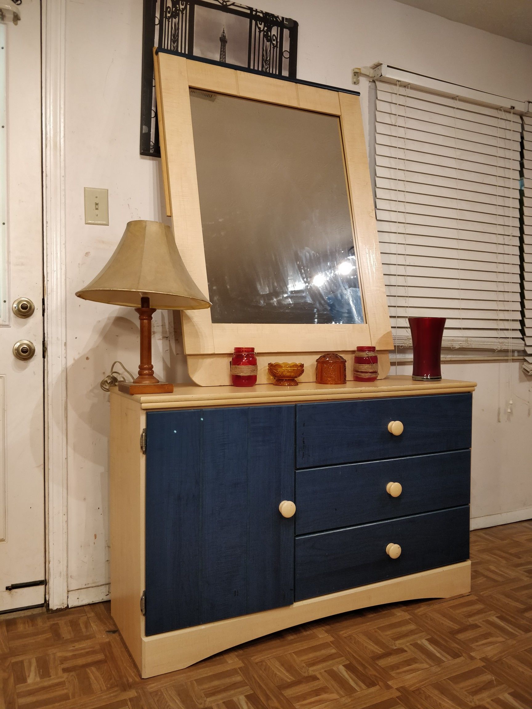 Nice ASHLEY FURNITURE dresser with big mirror and drawers in good condition all drawers working well, driveway pickup. L48"*W155"*H30"