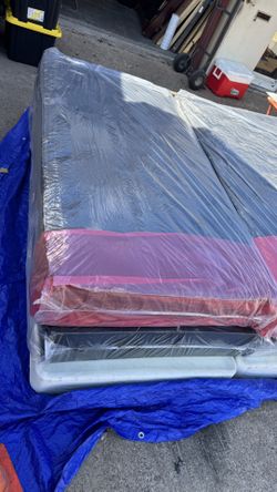 TWIN MATTRESS + BOXSPRING