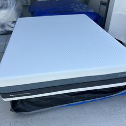 Queen only 2 months old like new flippable mattress! One side firm the other medium. I can deliver   Sleep Science   Retail $899 Your price $275 