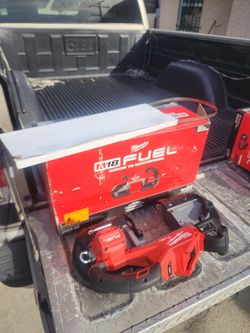 Milwaukee
M18 FUEL 18V Lithium-Ion Brushless Cordless Deep Cut Band Saw (Tool-Only)