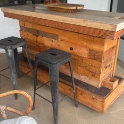 BAR WITH STOOLS