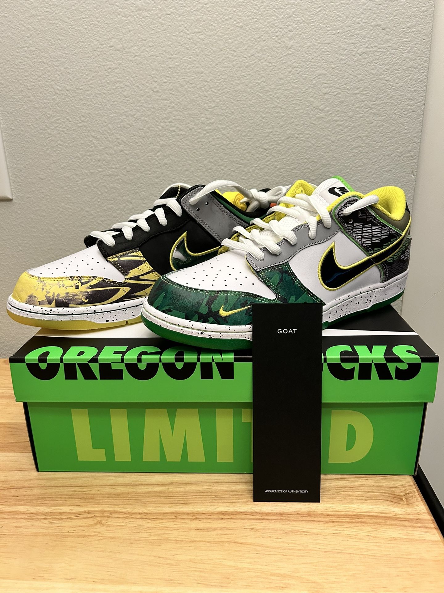 Size 12 Nike Dunk Low “What The Duck” (Away) + Book display picture 2