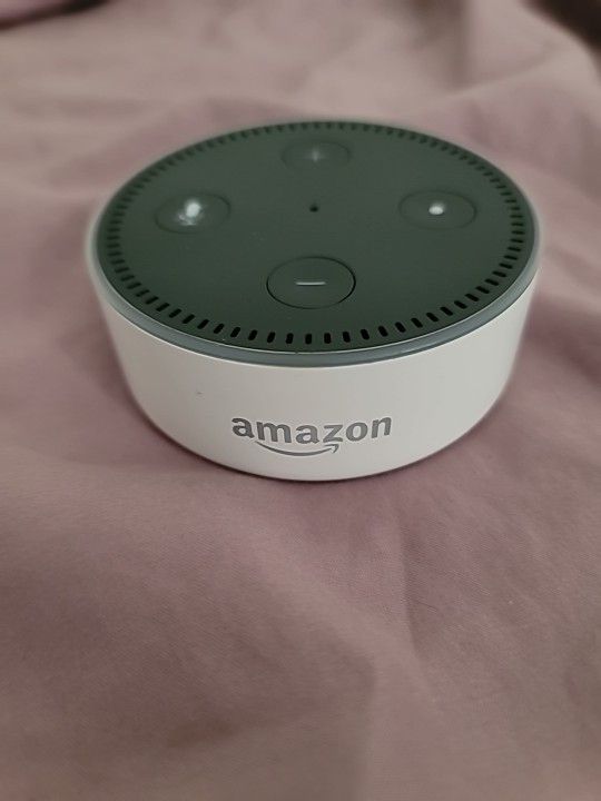 Amazon Echo Dot 2nd Gen RS03QR White Bluetooth Wi-Fi Alexa-Enabled Smart Speaker