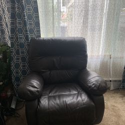 2 Recliners 