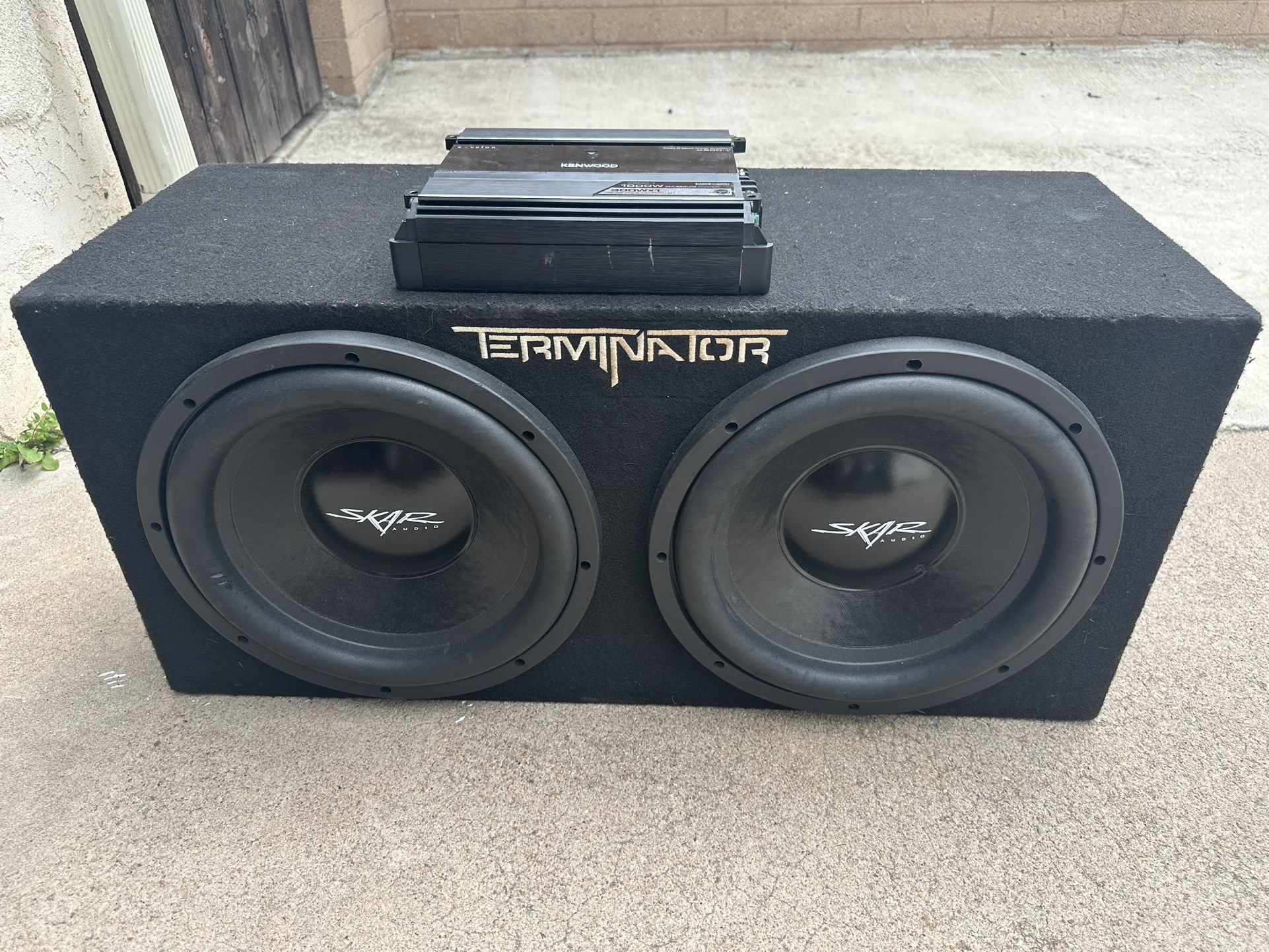 2 SKAR Audio 12”s Box W/ 1000W Kenwood Amp