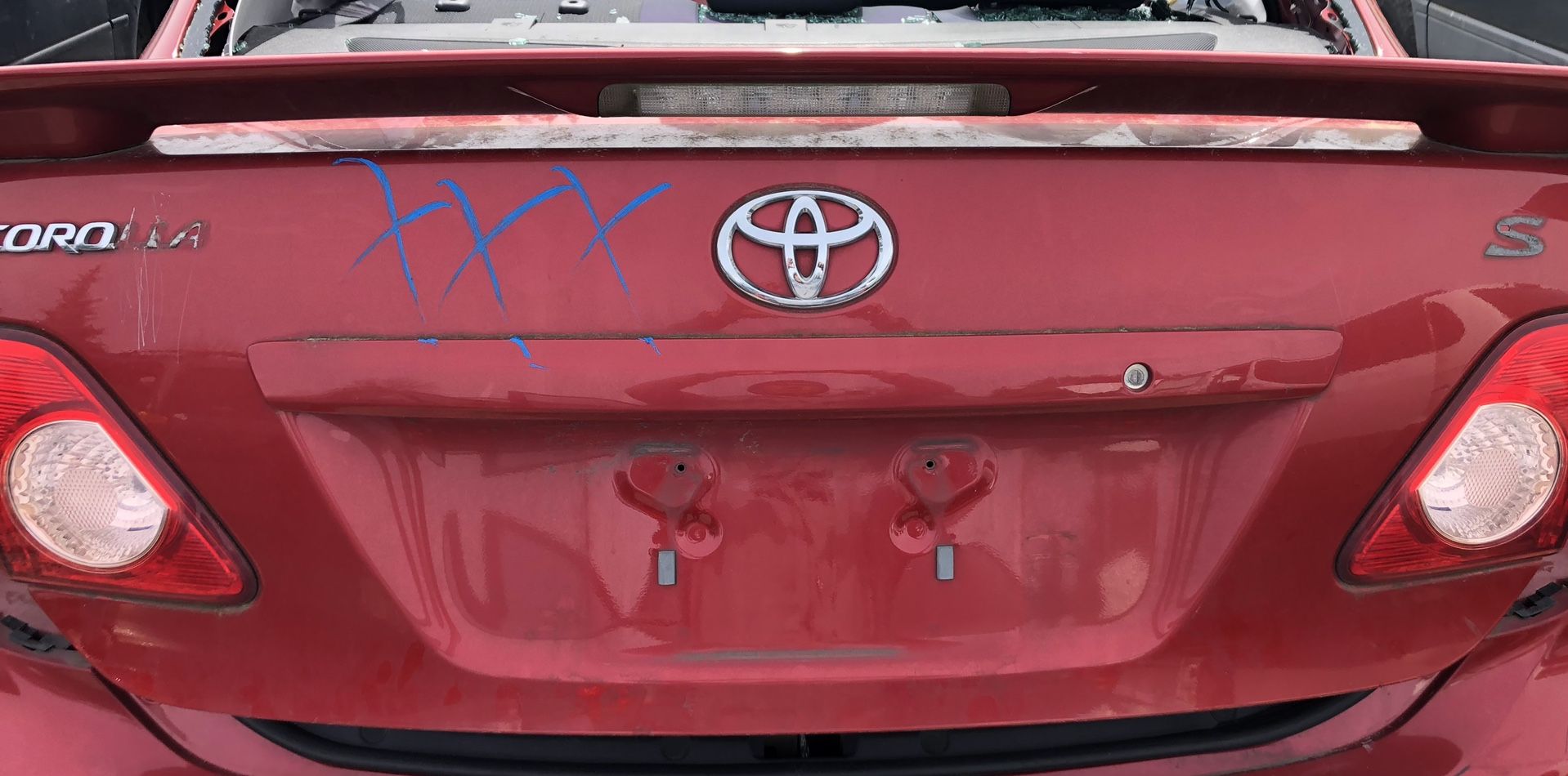 Trunk With Spoiler OEM /Toyota Corolla 2010