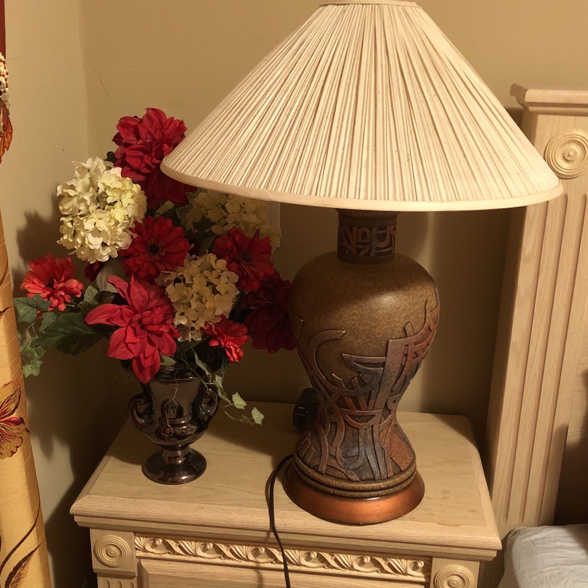 Gorgeous Lamp And Vase With Flowers